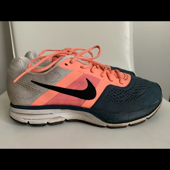 Nike Shoes - Picture 4 of 8